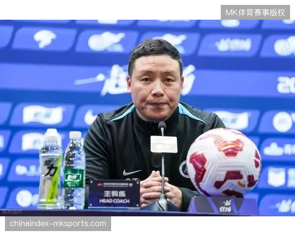 主帅陈涛未能解决周定洋与卡尔采夫共存问题，导致球队中场失控